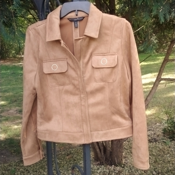 White House Black Market Jackets & Blazers - NWOT WHBM Women Sz LP Cropped Faux Suede Jacket Brown, Front Zip Spread Collar